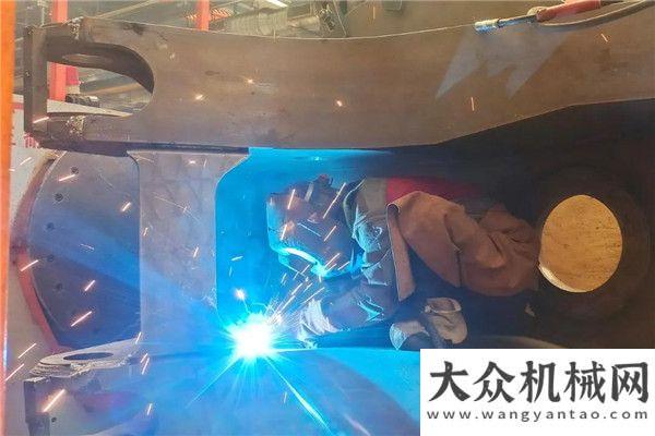 演巔峰對決徐工：2022，登頂路上不停歇！礦世高