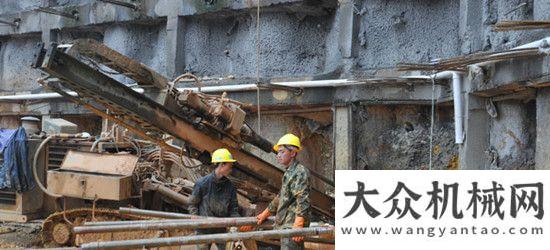 機盛大交付湖南第一高樓深基坑施工 同場競技宇通錨桿鉆“秒殺”德國造加深合