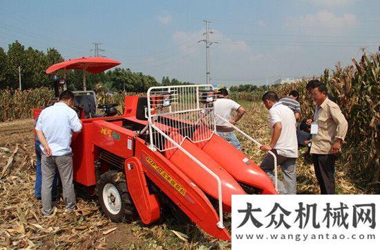 子機受青睞蘭陵農(nóng)民慕名來山東常林集團購農(nóng)機黃河灘