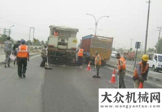 表處獲好評道路養(yǎng)護利器之“流星錘”——達剛路機微表處/稀漿封層車中交西