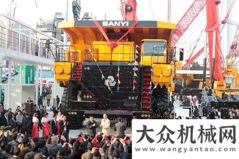 碼新興市場(chǎng)三一230噸巨無(wú)霸電動(dòng)礦車(chē)掀起“紅蓋頭”維