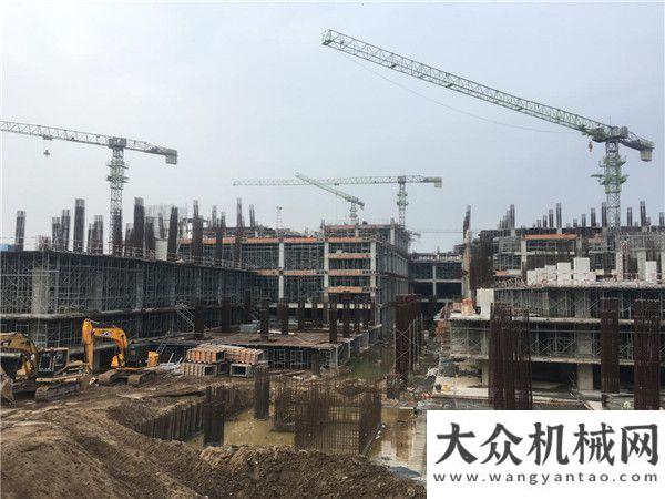 獲市場追捧丨中聯(lián)重科塔機(jī)助建柬埔寨國際商城 高效施工獲客戶贊賞中聯(lián)塔