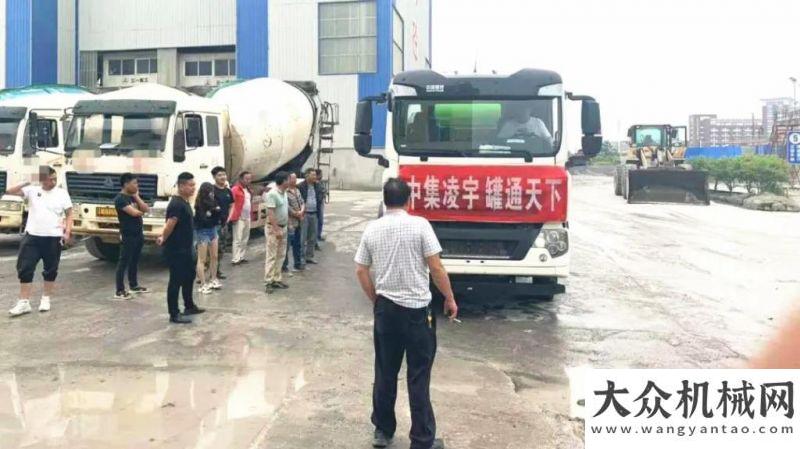 會精彩不斷開攤啦！凌宇攪拌車“擺攤兒”湖北，客戶當(dāng)場下單！當(dāng)場下