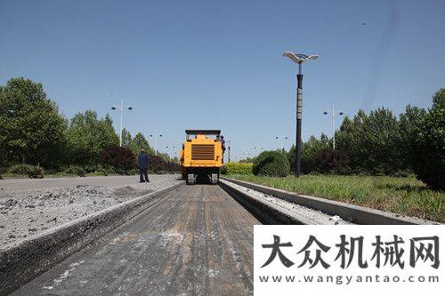 干線化養(yǎng)護(hù)陜建：CM2000銑刨機(jī)路面翻新工程再建新功陜西