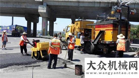 工技能競賽路面綜合養(yǎng)護(hù)車 公路坑槽快速修補(bǔ)中交西