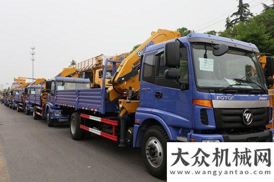 大泰國(guó)市場(chǎng)徐工隨車起重機(jī)批量出口中東徐工隨