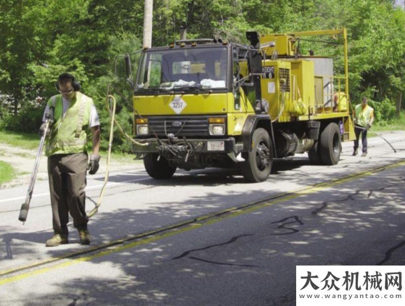 政首秀獲贊郝培文：瀝青路面養(yǎng)護(hù)技術(shù)現(xiàn)狀與發(fā)展展望安排徐