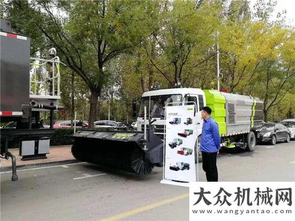 展保駕護(hù)航中聯(lián)環(huán)境“吹雪風(fēng)神”精彩亮相山西市容環(huán)衛(wèi)年會實(shí)力擔(dān)