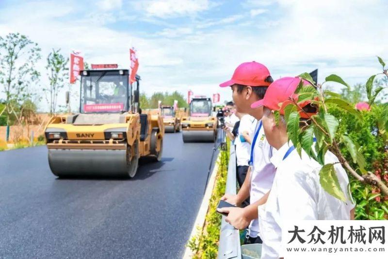 工鋪設瀝青三一智能化路面機械設備助力高速公路自主化西班牙