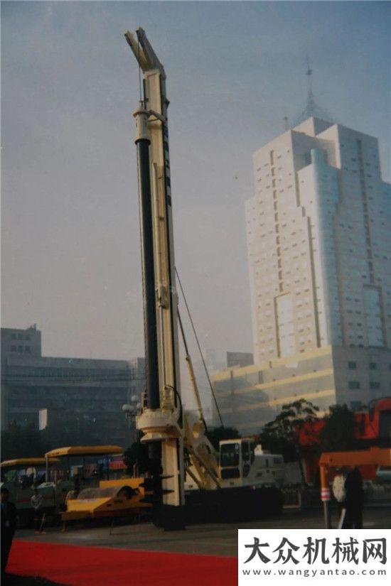 力大美瑯琊【禮贊30年】誕生于徐工的首臺(tái)旋挖鉆機(jī)徐工旋