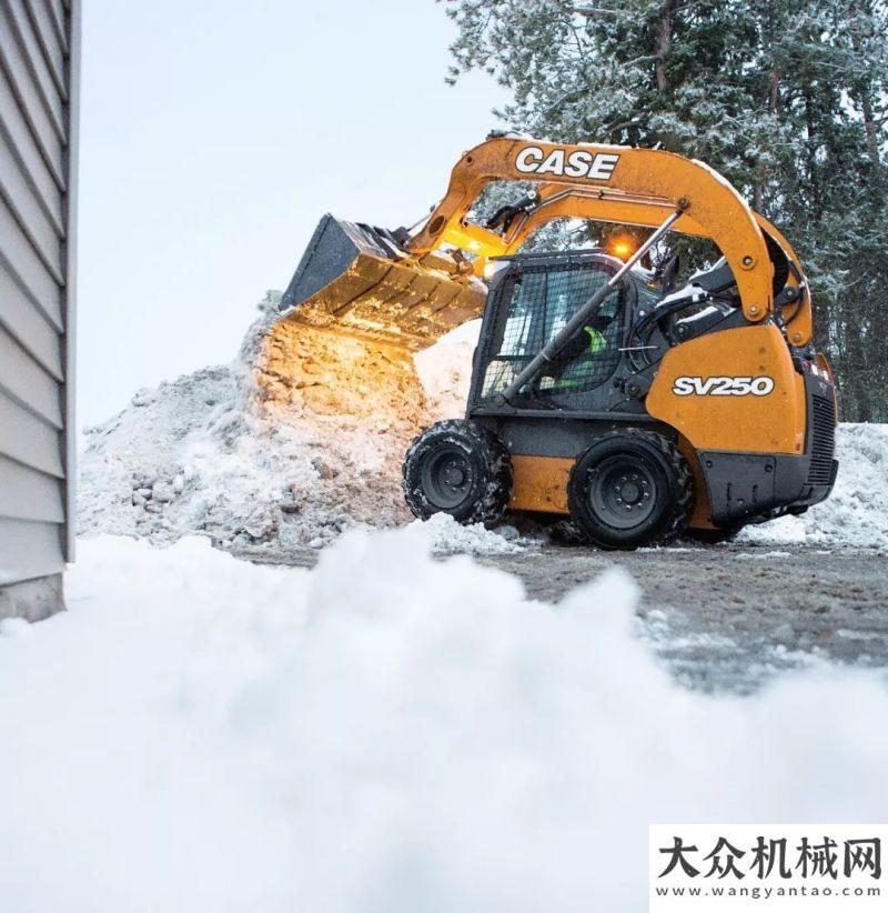 滑移裝載機(jī)冬季除雪必備神器——?jiǎng)P斯S系滑移裝載機(jī)凱斯為