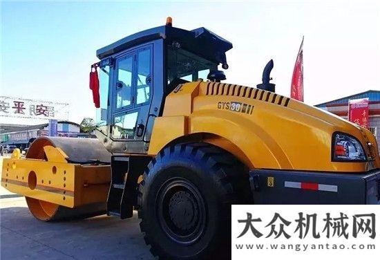 重工壓路機國機重工壓路機產(chǎn)品榮獲“工程機械年度產(chǎn)品TOP50（2018）”技術(shù)創(chuàng)新金獎一起圍