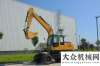 再添新动力徐工首台桥箱一体化轮式挖掘机成功下线新款上