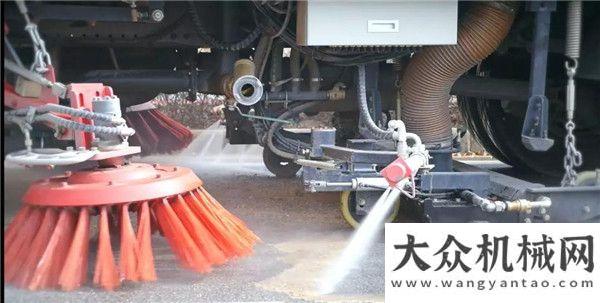 安國(guó)際機(jī)場(chǎng)易山：道路環(huán)衛(wèi)吸睛神器：洗掃車可不僅僅只有兩把刷子！真金不