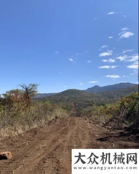 次采購公告服務萬里行南非篇｜櫛風沐雨翻山越嶺，助力極光綠大放異彩中鐵電