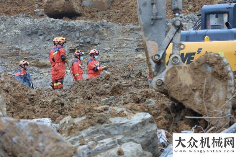 西筑志愿者貴州畢節(jié)在建工地山體滑坡挖機傾倒，17人被困，救援現(xiàn)場（圖）服務(wù)疫