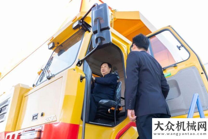 排頭兵大國重器 濰柴150噸大型礦用卡車首批交付陳文浩