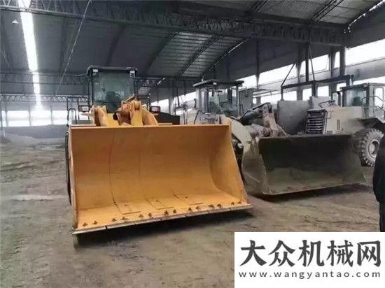 工精品稱號(hào)晉工攪拌站專用車JGM776落戶濮陽(yáng)中聯(lián)重