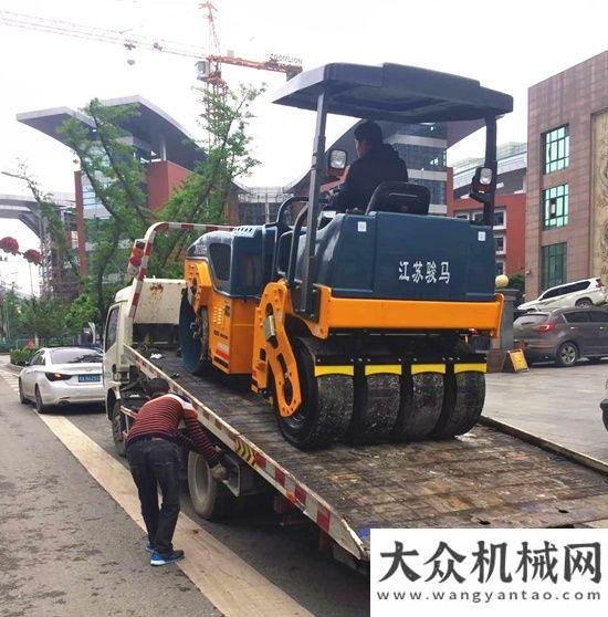 膠輪壓路機江蘇駿馬參加2017年國干線公路品質工程推進會彩色瀝