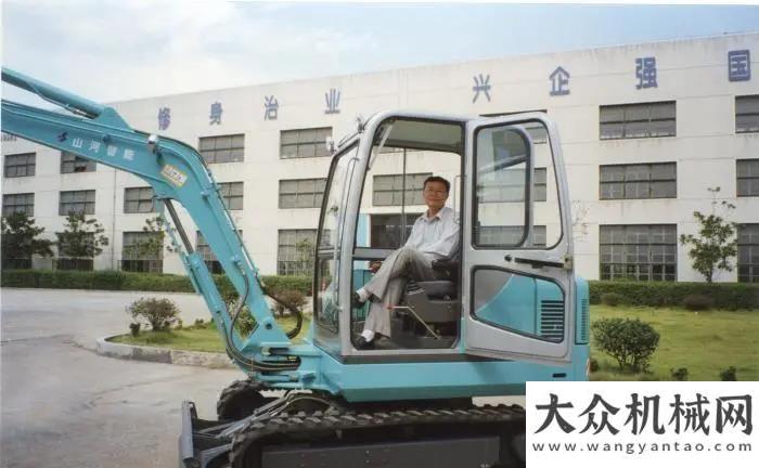 客戶座談會媒體聚焦 | 中新社專訪——山河智能創(chuàng)始人何清華：向著太陽奔跑的筑夢人走客戶