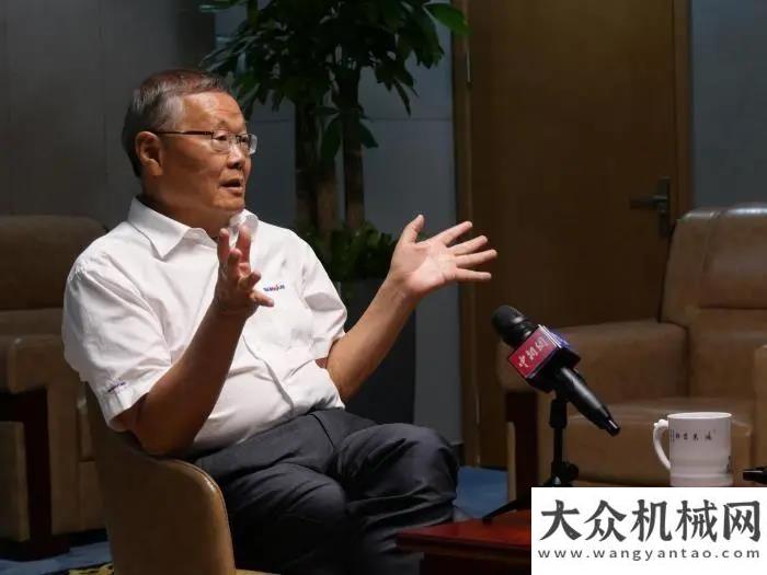 客戶座談會媒體聚焦 | 中新社專訪——山河智能創(chuàng)始人何清華：向著太陽奔跑的筑夢人走客戶