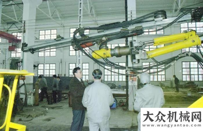客戶座談會媒體聚焦 | 中新社專訪——山河智能創(chuàng)始人何清華：向著太陽奔跑的筑夢人走客戶