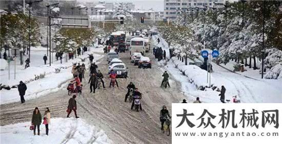 來(lái)鏟雪破冰冰天雪地通行難 蓋爾除雪顯神威整個(gè)朋