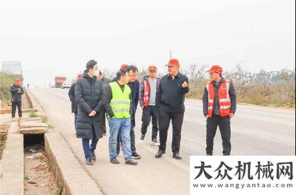 題日活動(dòng)陸良公路分美通干式清掃車(chē)現(xiàn)場(chǎng)演示圓滿(mǎn)成功！河北建