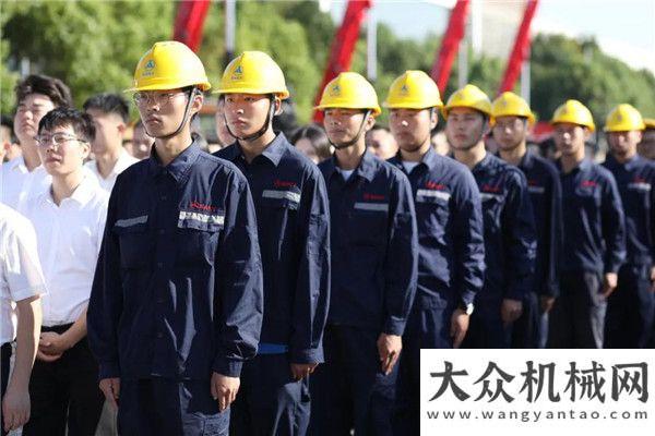 年度創(chuàng)新獎三一起重機“服務(wù)至上，能力再升級”價值服務(wù)全球行獲得最佳客戶關(guān)愛獎祝賀阿