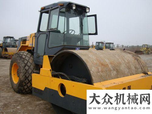 機(jī)成功研制徐工壓路機(jī)逆勢增長 繼續(xù)領(lǐng)跑行業(yè)山推全