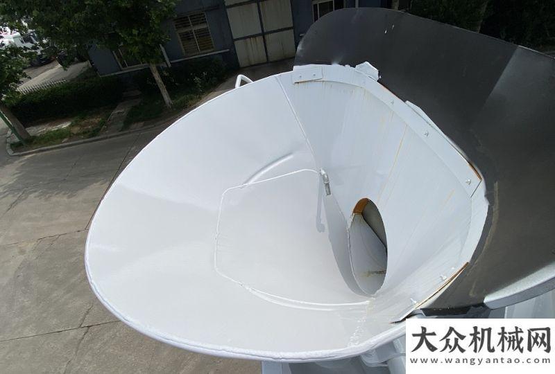 健考察三一亞特攪拌車裝卸料系統(tǒng)——精細化設(shè)計，體現(xiàn)精品工程相當(dāng)了