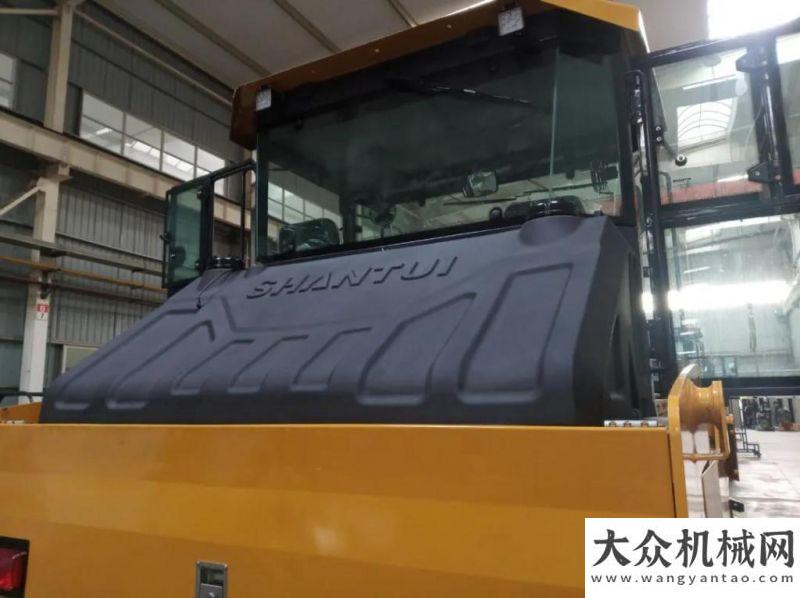 最大的爸氣道路壓實(shí)：看山推SRT30H-C6亮劍古城灤州晉工當(dāng)