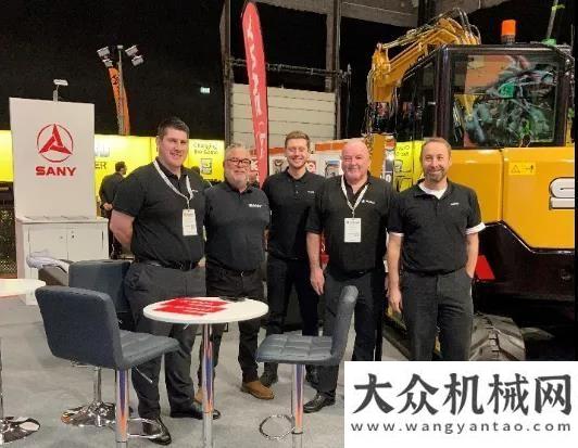 路人在坚守首展成功！三一挖机完美亮相英国Executive Hire Show铁路人