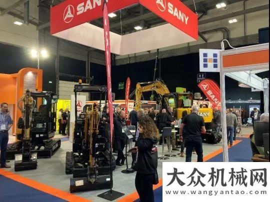 路人在坚守首展成功！三一挖机完美亮相英国Executive Hire Show铁路人