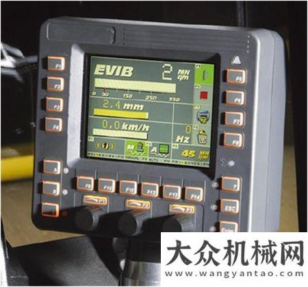 徐工智造力再品！寶馬格新品BW226DH-5單鋼輪壓路機(jī)倒計(jì)時(shí)