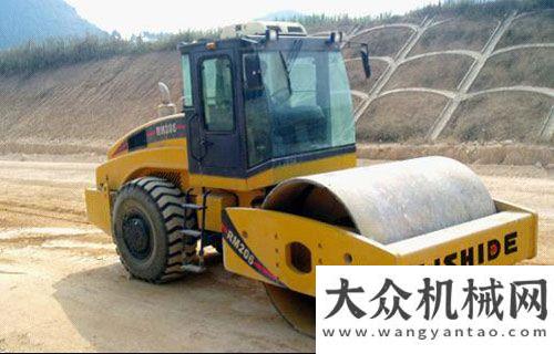 銷量超百臺力士德壓路機(jī)助力廣西高速公路徐工系