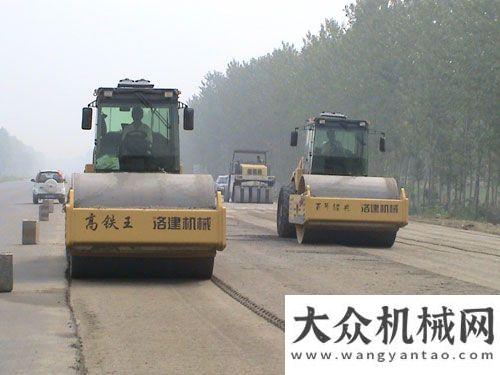 北秦皇島站洛建壓路機兄弟協(xié)力齊上陣 國道拓寬建奇功看到你