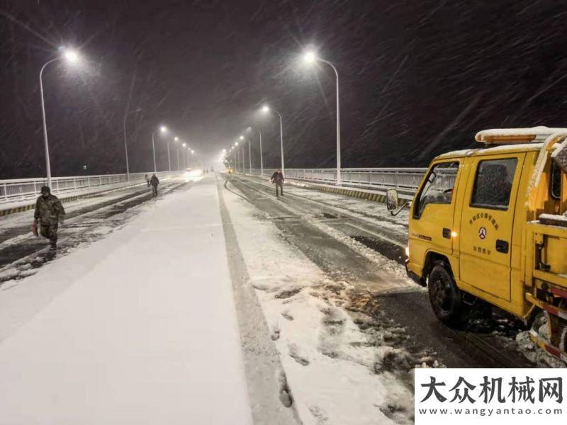 示教育會議黃陂區(qū)公路養(yǎng)護人員晝夜戰(zhàn)風雪、保暢通甘肅天