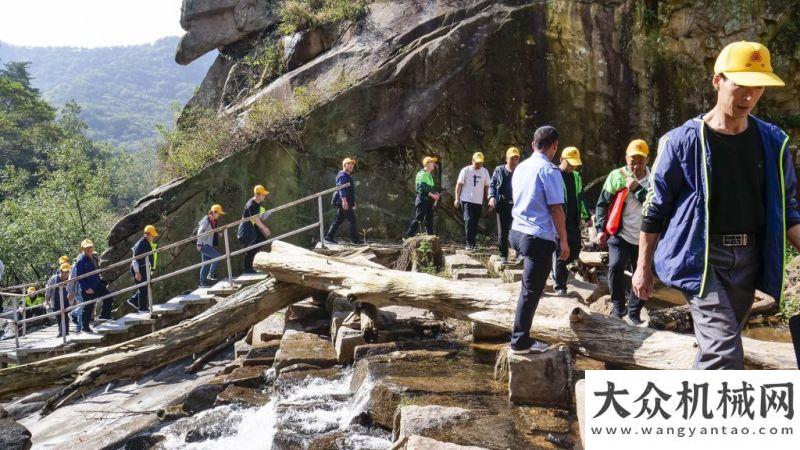 展前搶先看方圓集團(tuán)組織開展金秋登山活動浙江鼎