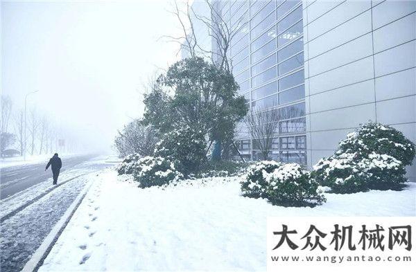 影像三一 | 來(lái)智聯(lián)重卡產(chǎn)業(yè)園看春雪吧！