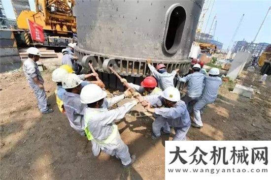 館穹頂?shù)跹b徐工兩名“履帶式戰(zhàn)將”的合作秀履帶起