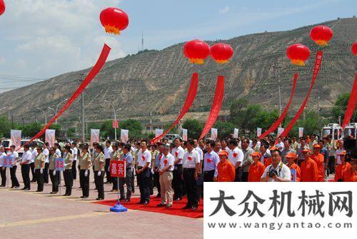 品首次亮相高遠(yuǎn)圣工100臺(tái)路面清掃車交付甘肅公路管理北方交