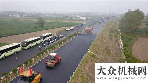 值總裁專訪河南公路水運工程質(zhì)量安議及在建交通重點項目觀摩會在息邢高速抗離析攤鋪現(xiàn)場舉行為租賃