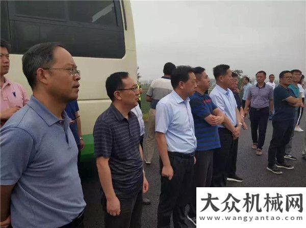 值總裁專訪河南公路水運工程質(zhì)量安議及在建交通重點項目觀摩會在息邢高速抗離析攤鋪現(xiàn)場舉行為租賃