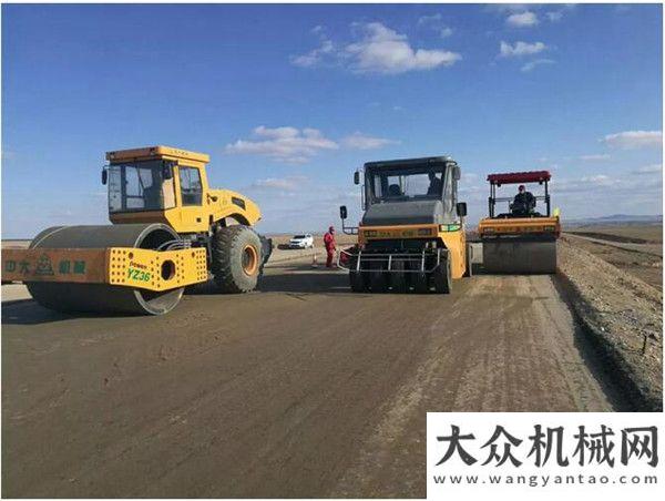 振蕩壓路機(jī)中大四合一“鐵搭檔”G216高速2標(biāo)超厚度攤鋪碾壓效果戴納派