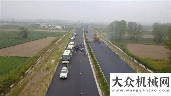 值總裁專訪河南公路水運工程質(zhì)量安議及在建交通重點項目觀摩會在息邢高速抗離析攤鋪現(xiàn)場舉行為租賃