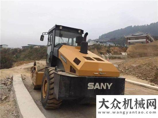 鋪碾壓效果為什么三一全液壓壓路機(jī)賣(mài)瘋了  熱銷(xiāo)背后的“密碼”破解中大四