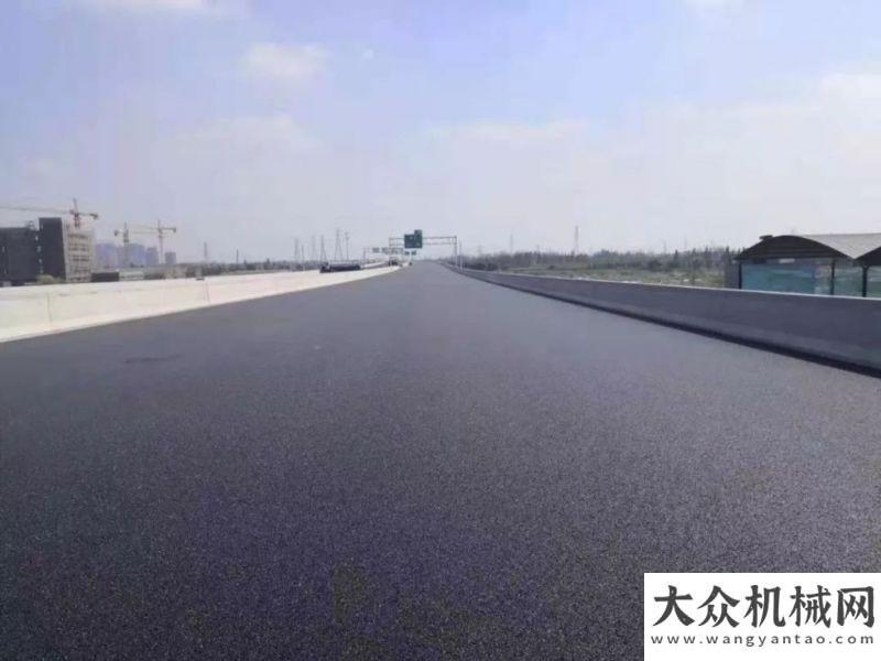 中大现代抗离摊铺机杭州湾大桥北接线工程双向六车道上面层SMA沥青施工效果