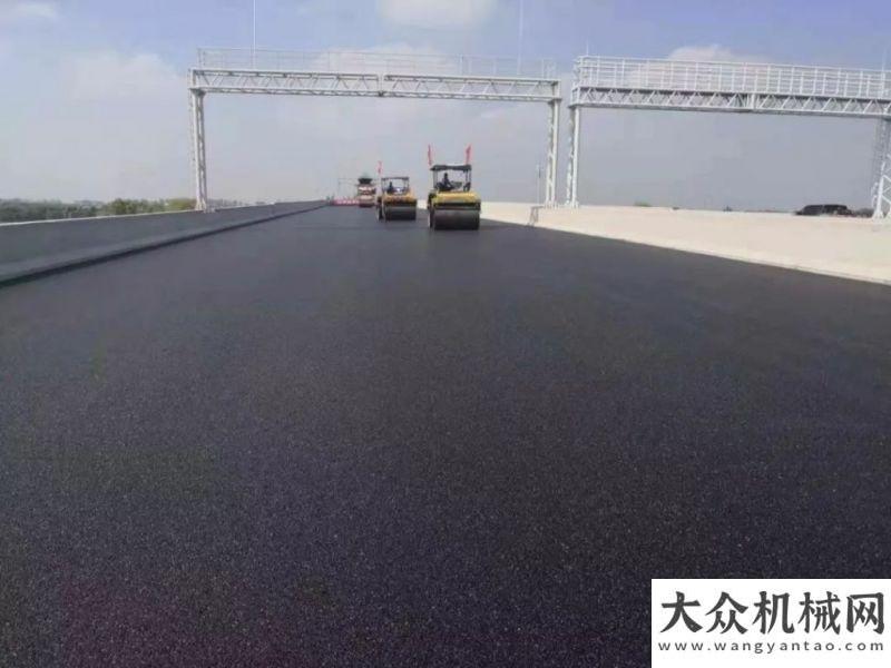 中大现代抗离摊铺机杭州湾大桥北接线工程双向六车道上面层SMA沥青施工效果