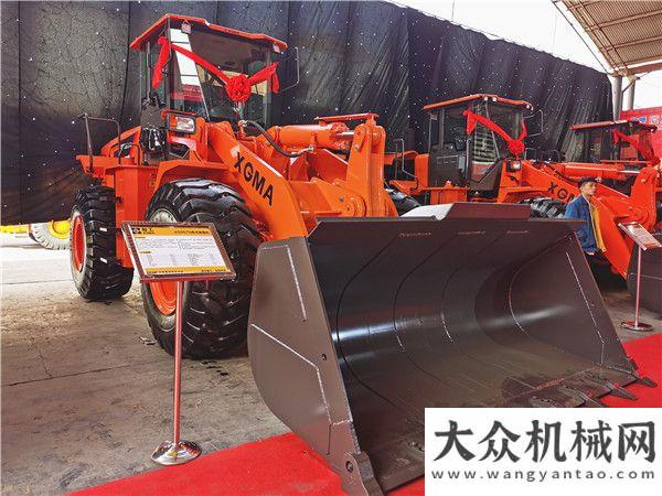 器鏟運專家乘風(fēng)破浪七十載 砥礪前行再出發(fā) 廈工9款新產(chǎn)品河南焦作震撼上市斗山礦